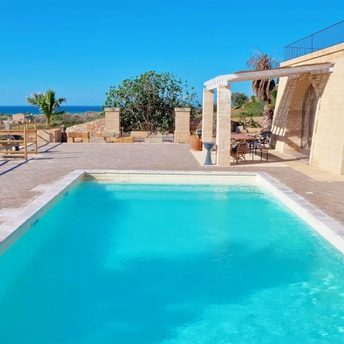 Villa con piscina in Salento e ingresso in pietra